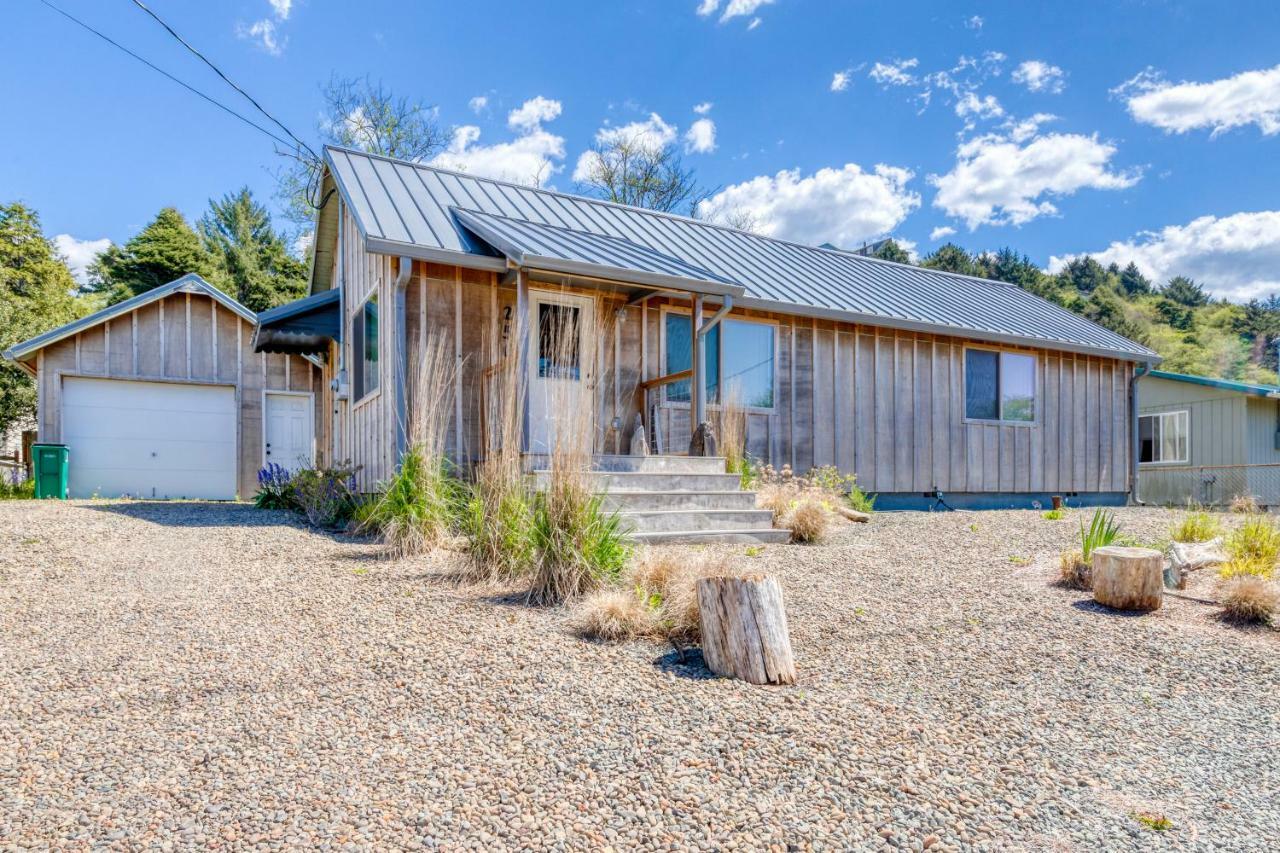 Calm Waters Villa Rockaway Beach Exterior photo