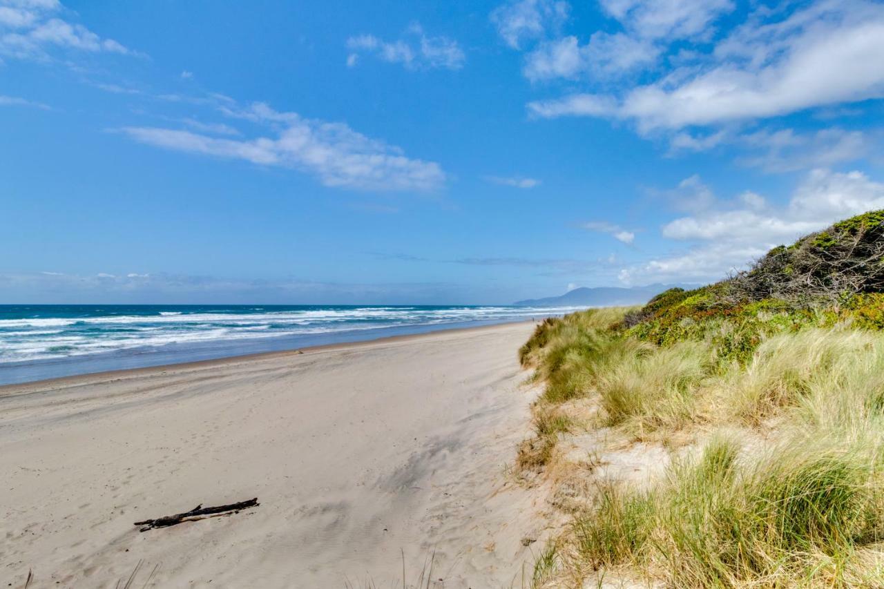 Calm Waters Villa Rockaway Beach Exterior photo